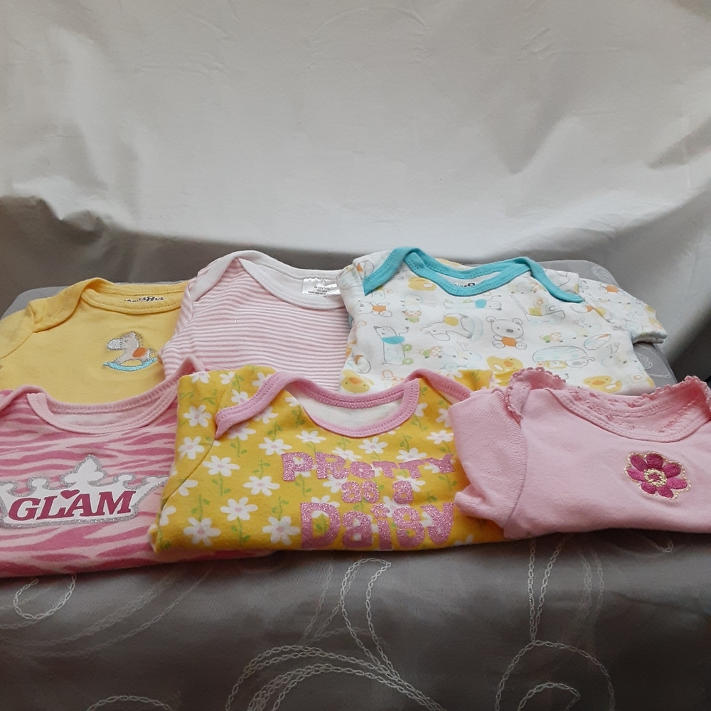 Bundle of 6 Baby Girl Onesies Faded Glory/Babies R Us/Baby Bunch Sizes 0-6M